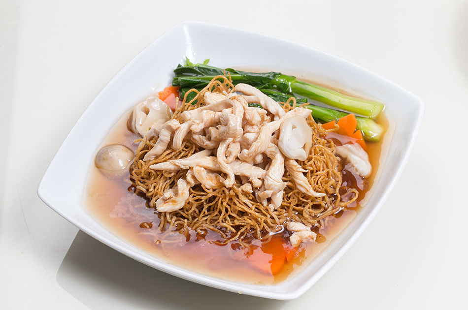 Fried Egg Noodles with shredded Chicken: 135 Baht